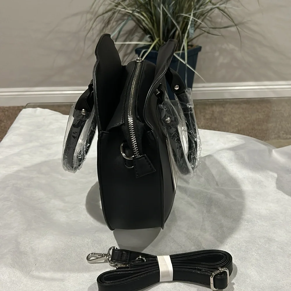 New Melie Bianco black vegan leather round bag w/adjustable strap. - Picture 4 of 10